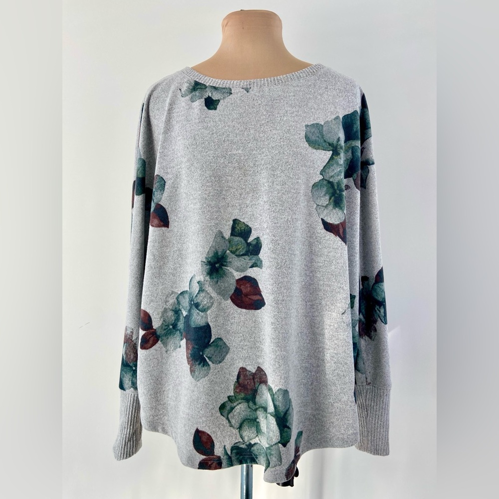 Reitmans Gray Floral Print Knit Sweater - Size XL